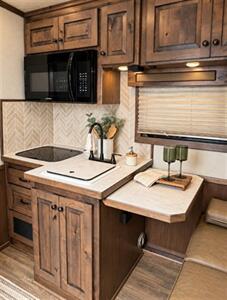 2027 4 Star Trailers 4-Horse w/10'8 " Living Quarters - Photo 5 - Olympia, WA 98501
