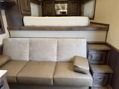 2027 4-Star Trailers 4-Horse w/10'8 " Living Quarters - Photo 5 - Olympia, WA 98501
