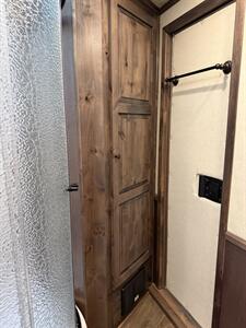 2027 4-Star Trailers 4-Horse w/10'8 " Living Quarters - Photo 9 - Olympia, WA 98501