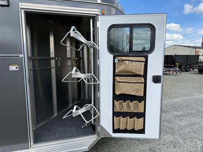 2026 Maverick Trailers Maverick 3-Horse Deluxe - Photo 3 - Olympia, WA 98501