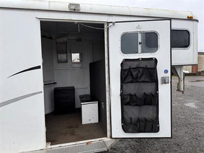 2002 Logan Coach Trailers 2 Horse Gooseneck - Photo 2 - Olympia, WA 98501