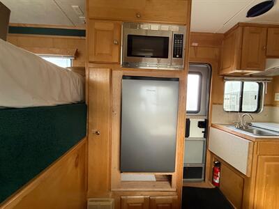 2005 Classic Trailers 3 Horse W/ 10' LQ - Photo 5 - Olympia, WA 98501
