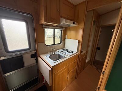 2005 Classic Trailers 3 Horse W/ 10' LQ - Photo 7 - Olympia, WA 98501