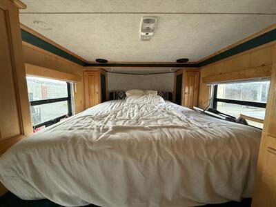 2005 Classic Trailers 3 Horse W/ 10' LQ - Photo 4 - Olympia, WA 98501
