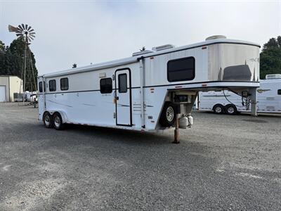2005 Classic Trailers 3 Horse W/ 10' LQ - Photo 1 - Olympia, WA 98501