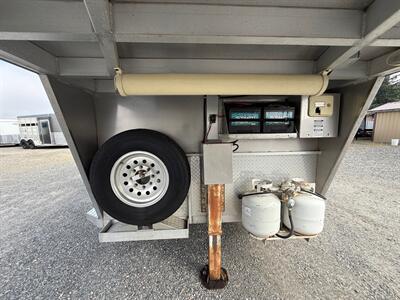 2005 Classic Trailers 3 Horse W/ 10' LQ - Photo 2 - Olympia, WA 98501