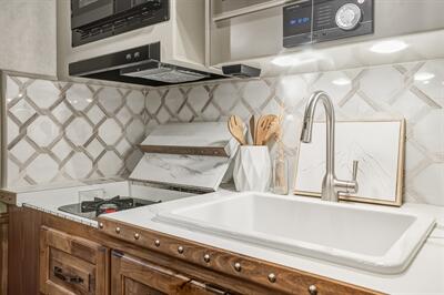 2025 4 Star Trailers Living Quarters 3H LQ w/15'9 " LQ   - Photo 7 - Olympia, WA 98501