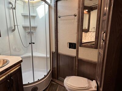 2025 4 Star Trailers Living Quarters 3H LQ   - Photo 11 - Olympia, WA 98501