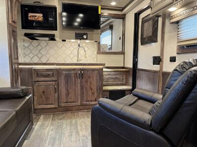 2025 4 Star Trailers Living Quarters 3H LQ   - Photo 19 - Olympia, WA 98501