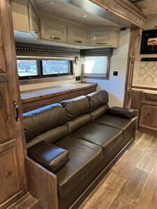 2025 4 Star Trailers Living Quarters 3H LQ   - Photo 9 - Olympia, WA 98501