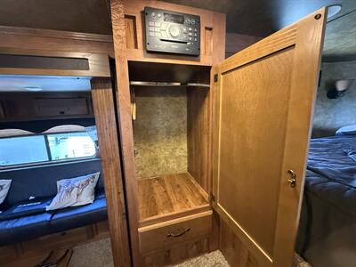 2017 Lakota Trailers Charger 8311 3 Horse LQ - Photo 5 - Olympia, WA 98501