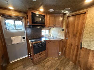 2017 Lakota Trailers Charger 8311 3 Horse LQ - Photo 7 - Olympia, WA 98501