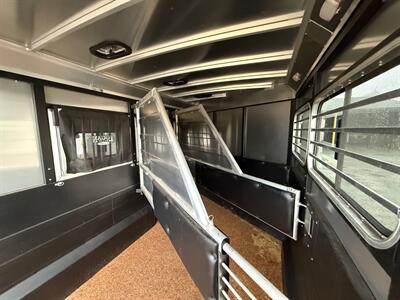 2022 Logan Coach Trailers Riot 3 Horse Bumper Pull - Photo 7 - Olympia, WA 98501