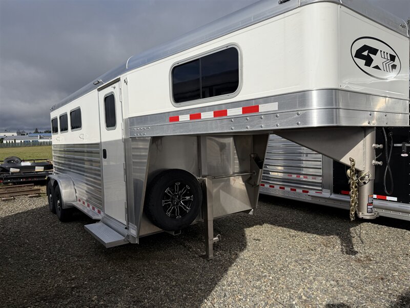 2027 4 Star Trailers 3-Horse Slant Gooseneck  