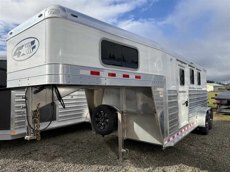 2027 4 Star Trailers 3-Horse Slant Gooseneck  