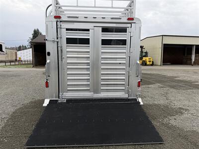 2027 4 Star Trailers 24' Show Cattle Trailer w/Ramps & Hydraulic Jack   - Photo 6 - Olympia, WA 98501