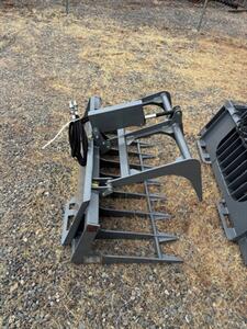  AGRI EASE 54" Grapple Buckets Skid Steer   - Photo 3 - Olympia, WA 98501