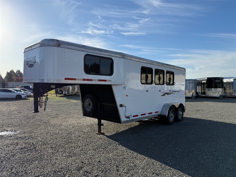 2019 Logan Coach Crossfire 3 Horse Gooseneck  