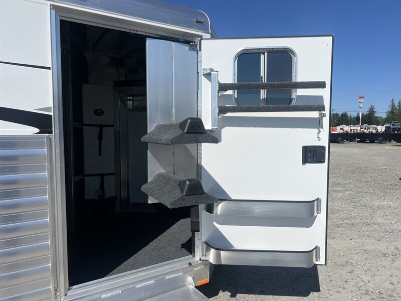 2026 4 Star Trailers Slant Load Bumper Pull 2-Horse 6'10