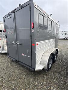 2026 Logan Coach Bullseye 2 Horse Bumper Pull Trailer - Photo 3 - Olympia, WA 98501