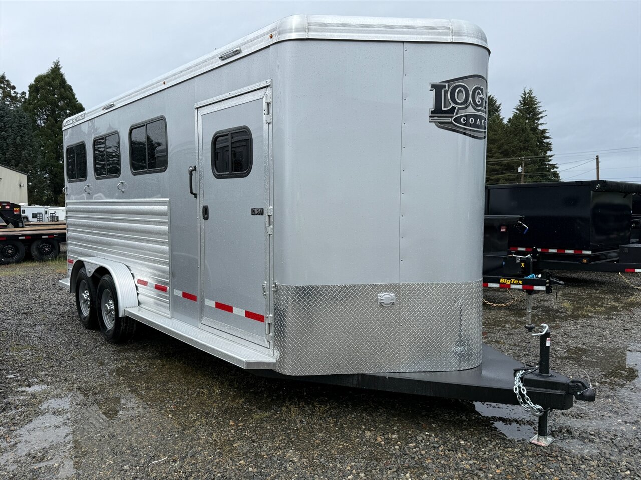 2026 Logan Coach Riot 3-Horse Bumper Pull 7 1/2' Tall w/Ramp