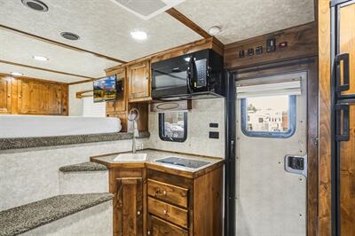 2025 Logan Coach 810 Bullseye 3H LQ W/ Collapsible Rear Tack   - Photo 5 - Olympia, WA 98501