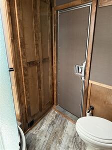 2022 Platinum Coach 4-Horse Living Quarters - Photo 10 - Olympia, WA 98501