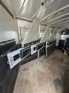 2022 Platinum Coach 4-Horse Living Quarters   - Photo 5 - Olympia, WA 98501