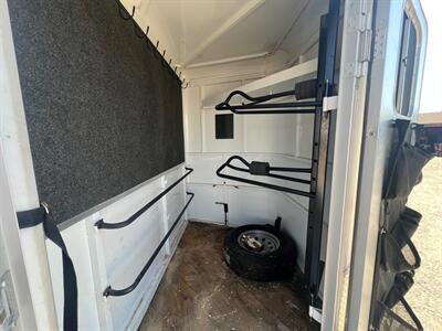 2007 Logan Coach Trailers 2-Horse Bumper Pull Trailer   - Photo 3 - Olympia, WA 98501