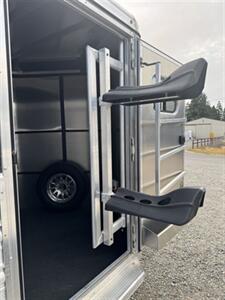 2025 Logan Coach Bullseye BP 2H Horse Trailer   - Photo 5 - Olympia, WA 98501