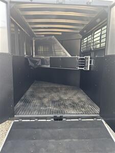 2025 Logan Coach Bullseye BP 2H Horse Trailer   - Photo 11 - Olympia, WA 98501