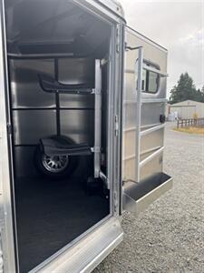 2025 Logan Coach Bullseye BP 2H Horse Trailer   - Photo 4 - Olympia, WA 98501
