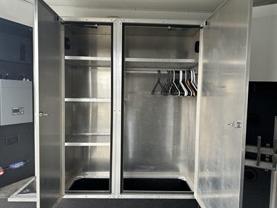 2020 Logan Coach Horsepower BP 29' Zbroz Trailer   - Photo 8 - Olympia, WA 98501