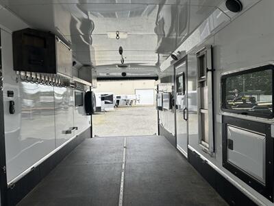 2020 Logan Coach Horsepower BP 29' Zbroz Trailer   - Photo 6 - Olympia, WA 98501