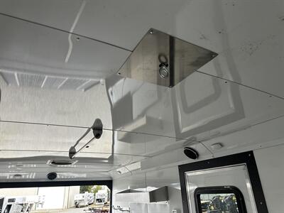 2020 Logan Coach Horsepower BP 29' Zbroz Trailer   - Photo 16 - Olympia, WA 98501