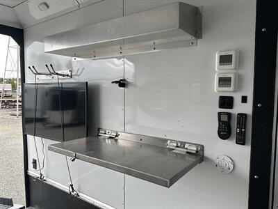 2020 Logan Coach Horsepower BP 29' Zbroz Trailer   - Photo 13 - Olympia, WA 98501