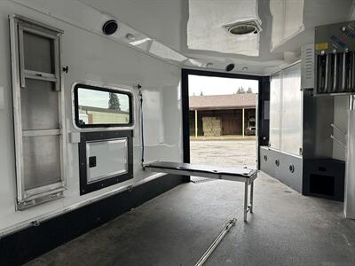 2020 Logan Coach Horsepower BP 29' Zbroz Trailer   - Photo 7 - Olympia, WA 98501