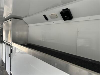 2020 Logan Coach Horsepower BP 29' Zbroz Trailer   - Photo 15 - Olympia, WA 98501