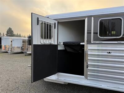 2027 4 Star Trailers 3-Horse Bumper Pull 6'10 " Wide   - Photo 11 - Olympia, WA 98501