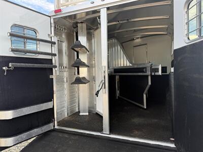 2025 4-STAR 3-HORSE LQ OUTBACK CUSTOMS   - Photo 4 - Olympia, WA 98501