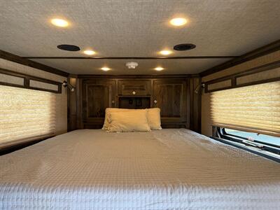 2025 4-STAR 3-HORSE LQ OUTBACK CUSTOMS   - Photo 8 - Olympia, WA 98501