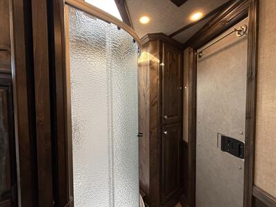 2025 4-STAR 3-HORSE LQ OUTBACK CUSTOMS   - Photo 10 - Olympia, WA 98501