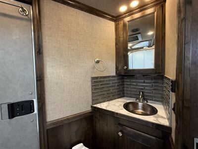 2025 4-STAR 3-HORSE LQ OUTBACK CUSTOMS   - Photo 9 - Olympia, WA 98501