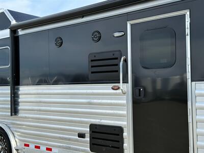 2025 4-STAR 3-HORSE LQ OUTBACK CUSTOMS   - Photo 12 - Olympia, WA 98501