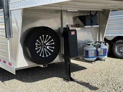 2025 4-STAR 3-HORSE LQ OUTBACK CUSTOMS   - Photo 13 - Olympia, WA 98501