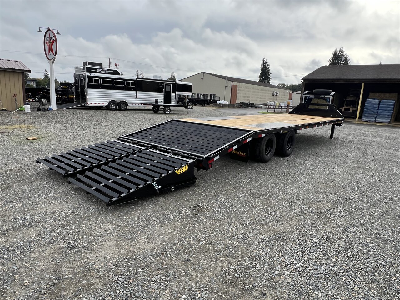 2026 Big Tex Trailers 22GN-30D5A 22K 25+5 Flatbed GN Trailer w/Mega Ramp   - Photo 6 - Olympia, WA 98501