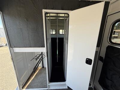 2021 Trails West Trailers Royale SxST Warmblood 2 Horse Straight Load Trail   - Photo 4 - Olympia, WA 98501