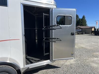2025 Logan Coach Crossfire BP 2H Horse Trailer   - Photo 4 - Olympia, WA 98501