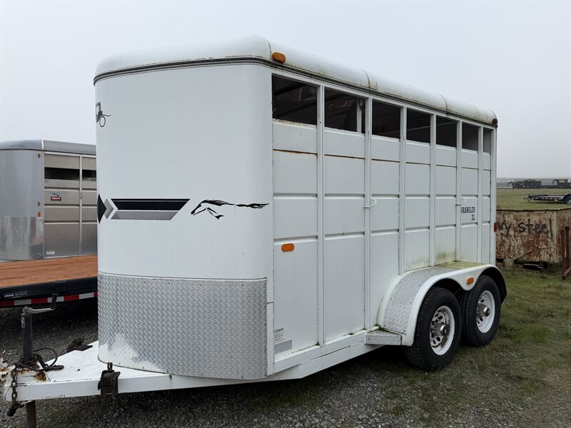 2002 Logan Coach Trailers Wrangler XL 2 Horse Bumper Pull  