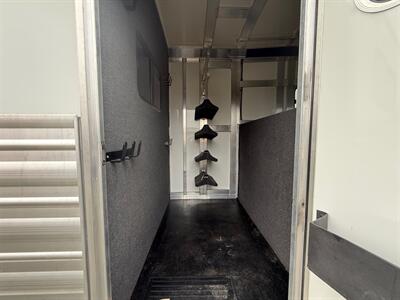 2024 Cimarron Trailers 4 Horse Head To Head   - Photo 3 - Olympia, WA 98501